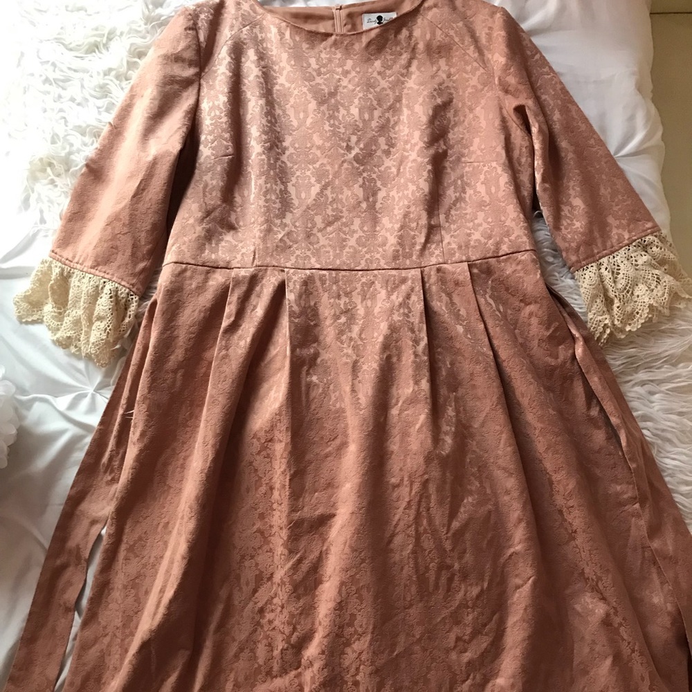 • Dainty Jewell’s Blush Rose Dress •